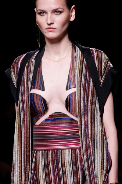 Look 77